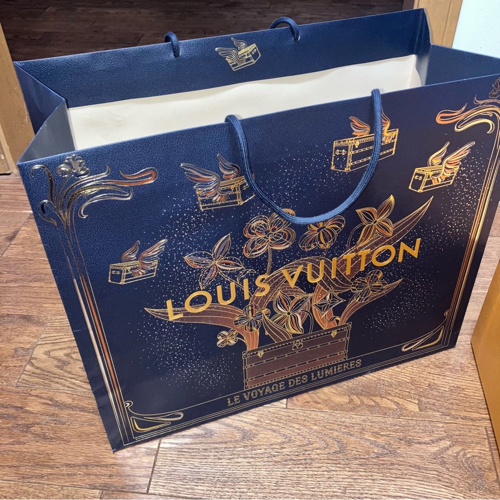 Louis Vuitton XL 2025 holiday shopping bag